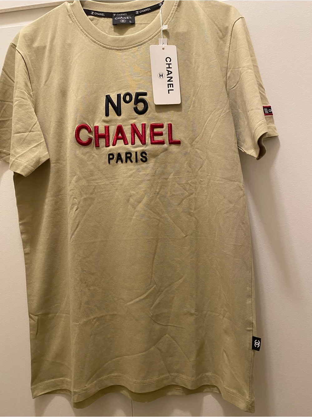 CHANEL No.5 Embroidered Logo Tee - Olive Green with Red & Black Accents - Picture 4 of 8